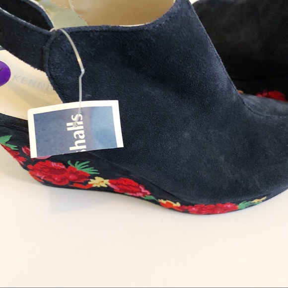 NWT Kenneth Cole Olani Embroidered Wedge Sandal - Picture 5 of 7